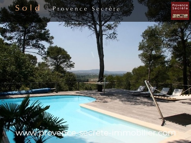 South Luberon, near Lourmarin, villa for sale with pool and view